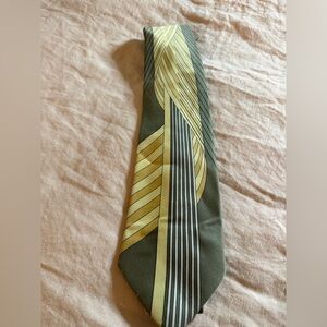 Stylish Green and Yellow Men's Tie